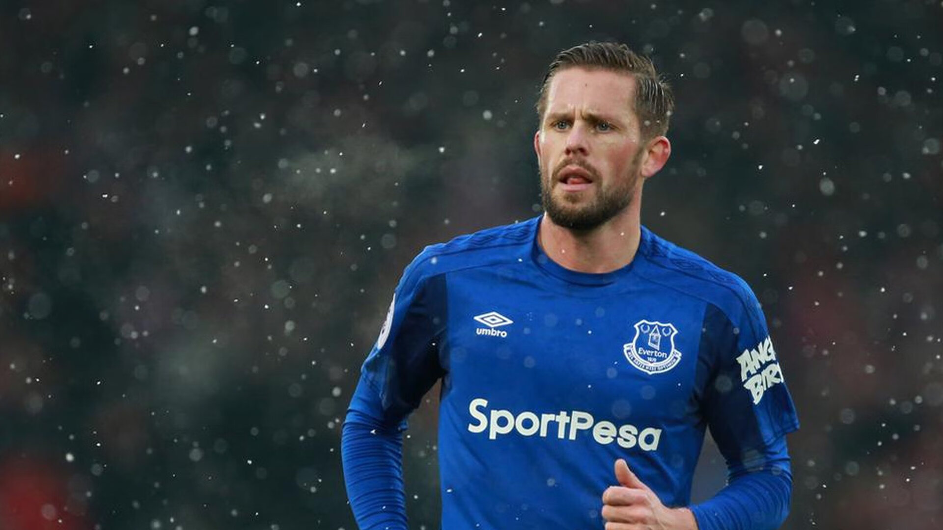 “英超豪门鏖战，争冠形势日益明朗”，英超顶级豪门